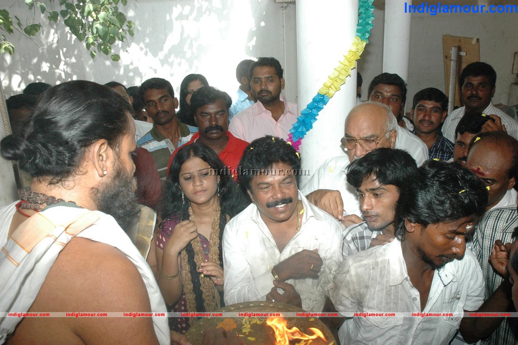 Mandhira Vizhigal Movie Launch Event hd photo