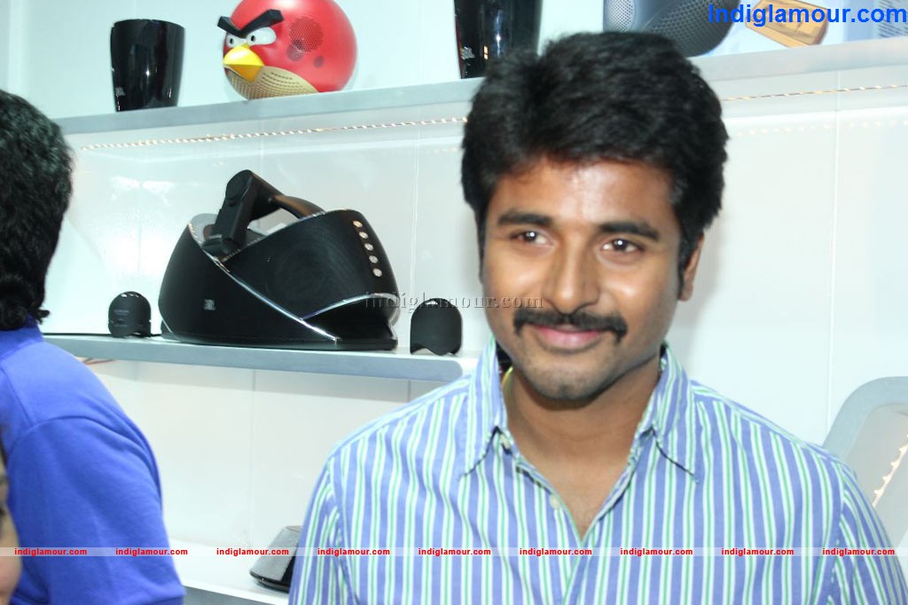 Sivakarthikeyan Inaugurate Univer Cell Outlet Event hd photo