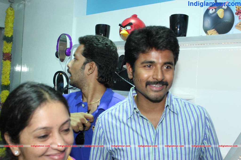 Sivakarthikeyan Inaugurate Univer Cell Outlet Event hd photo