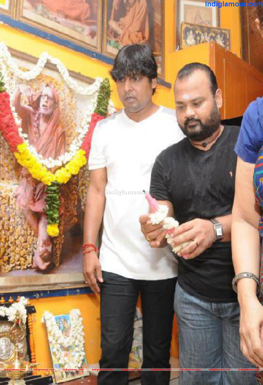 Vellai Poigal Movie Pooja Event hd photo
