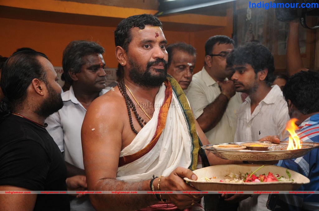 Vellai Poigal Movie Pooja Event hd photo