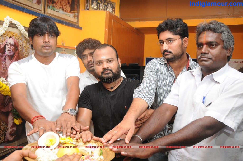 Vellai Poigal Movie Pooja Event hd photo