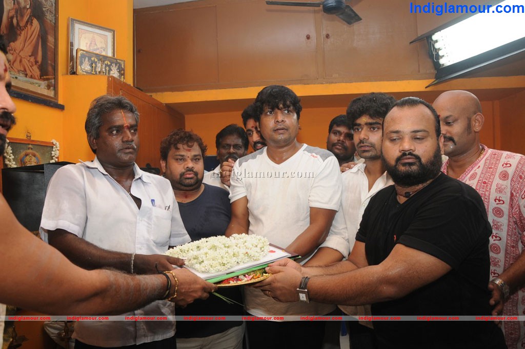 Vellai Poigal Movie Pooja Event hd photo
