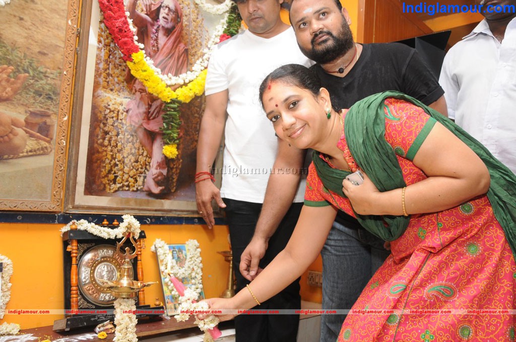 Vellai Poigal Movie Pooja Event hd photo