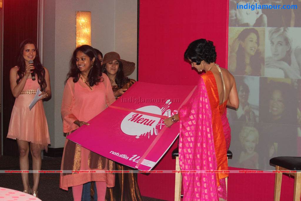 Mandira Bedi Launch Naturals W Images Event hd photo