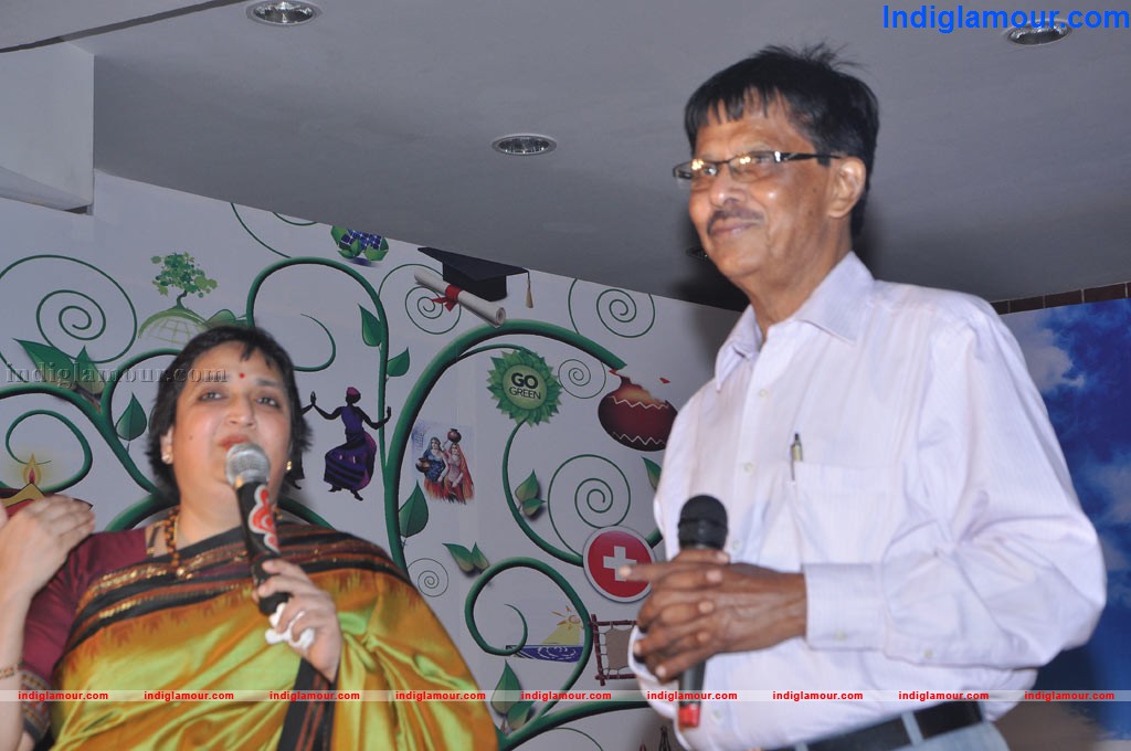 Latha Rajinikanth Launches I AM FOR INDIA Event hd photo