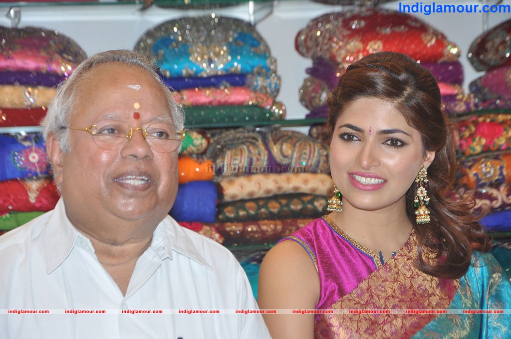 Womens World Store Launched by Parvathy Omanakuttan Event hd photo