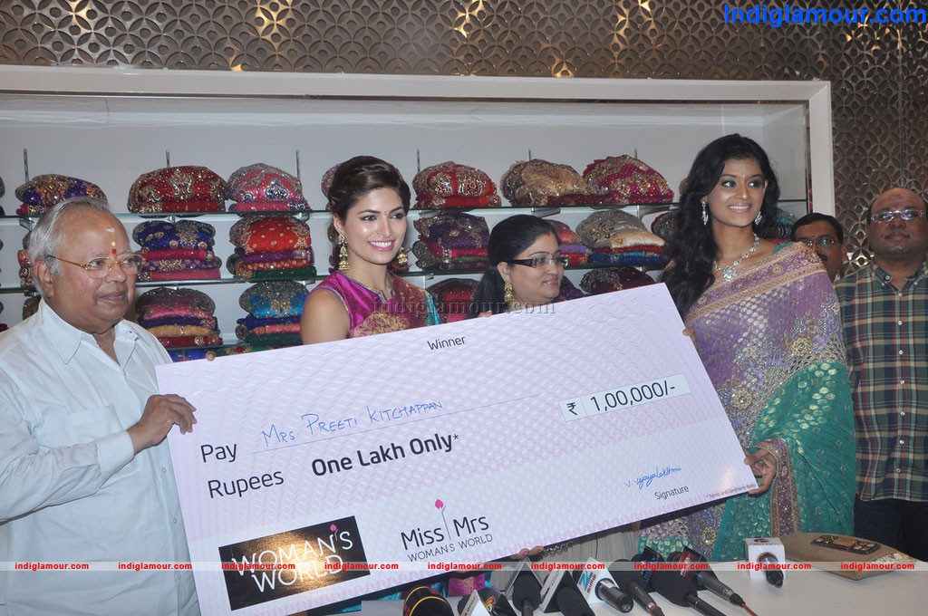 Womens World Store Launched by Parvathy Omanakuttan Event hd photo