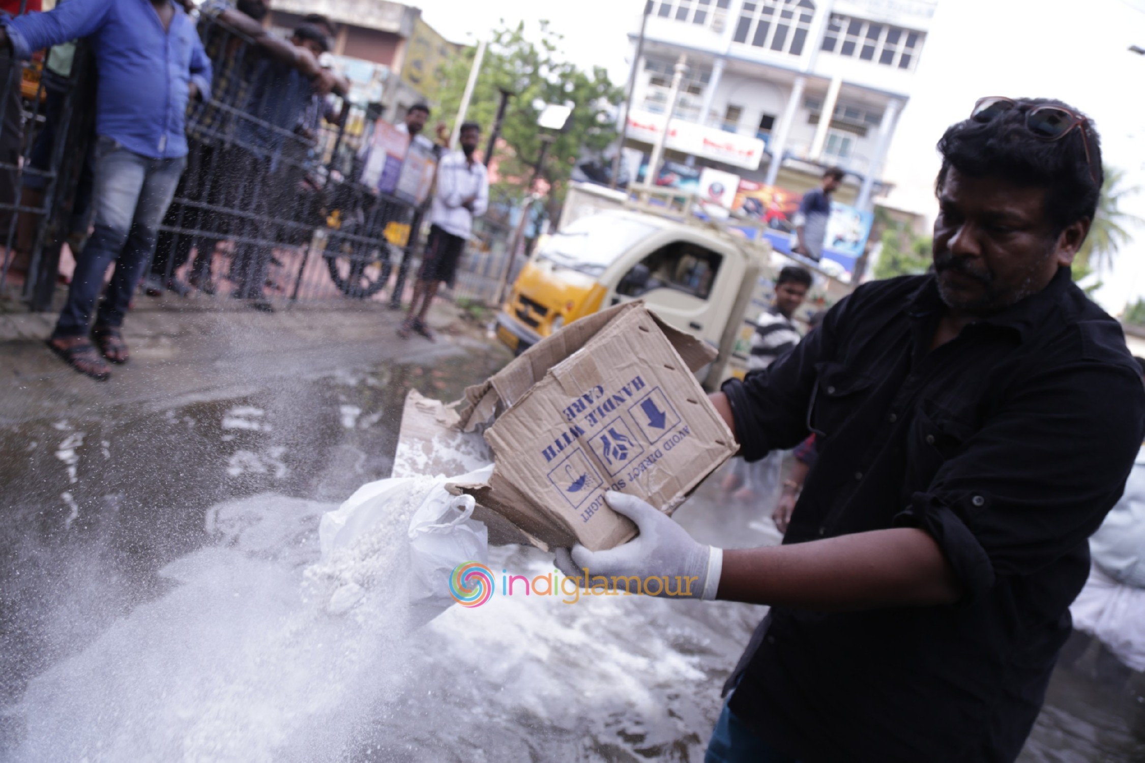 Actor R. Parthiepan Doing Flood Relief Activities Event hd photo