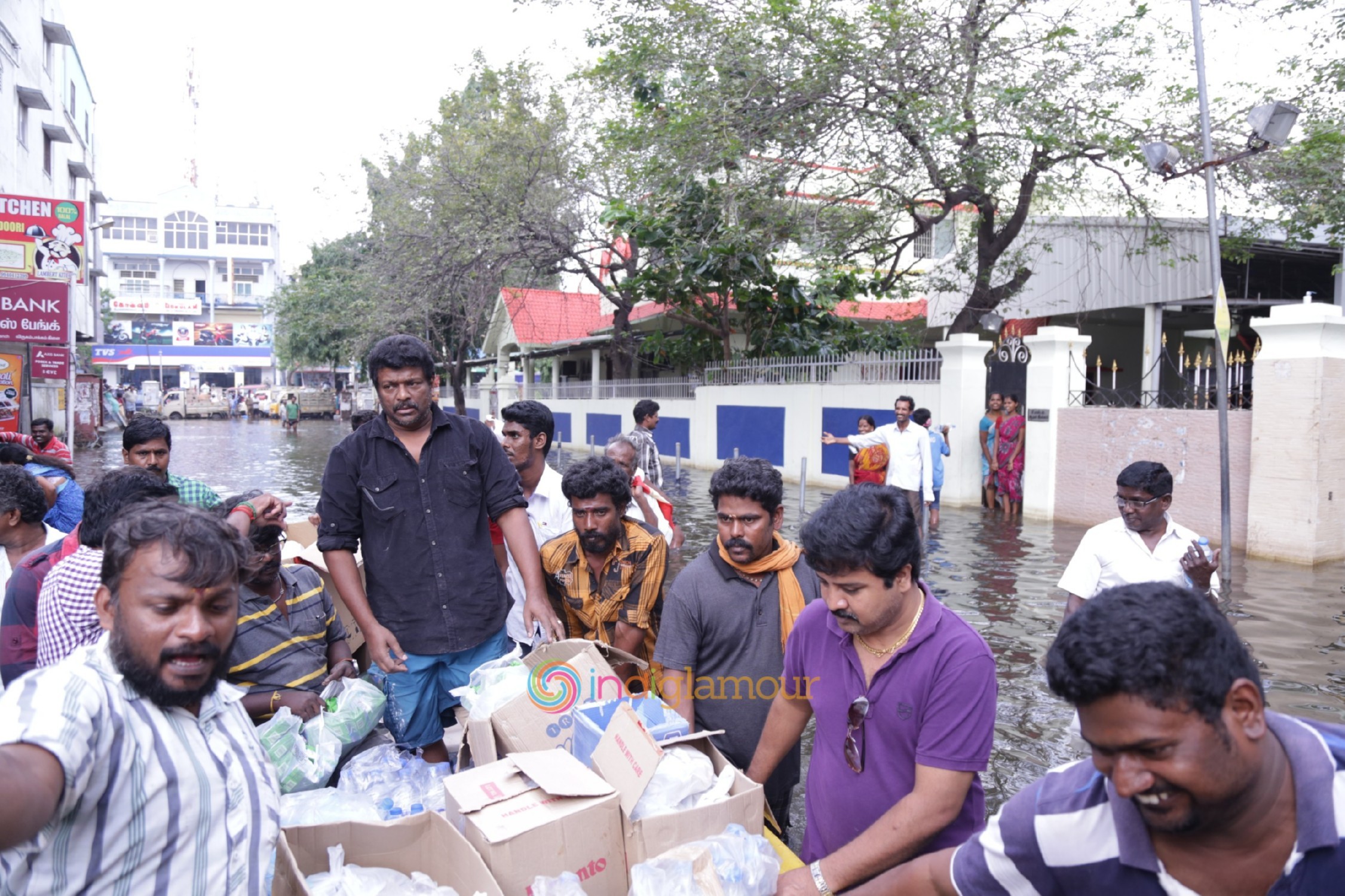 Actor R. Parthiepan Doing Flood Relief Activities Event hd photo