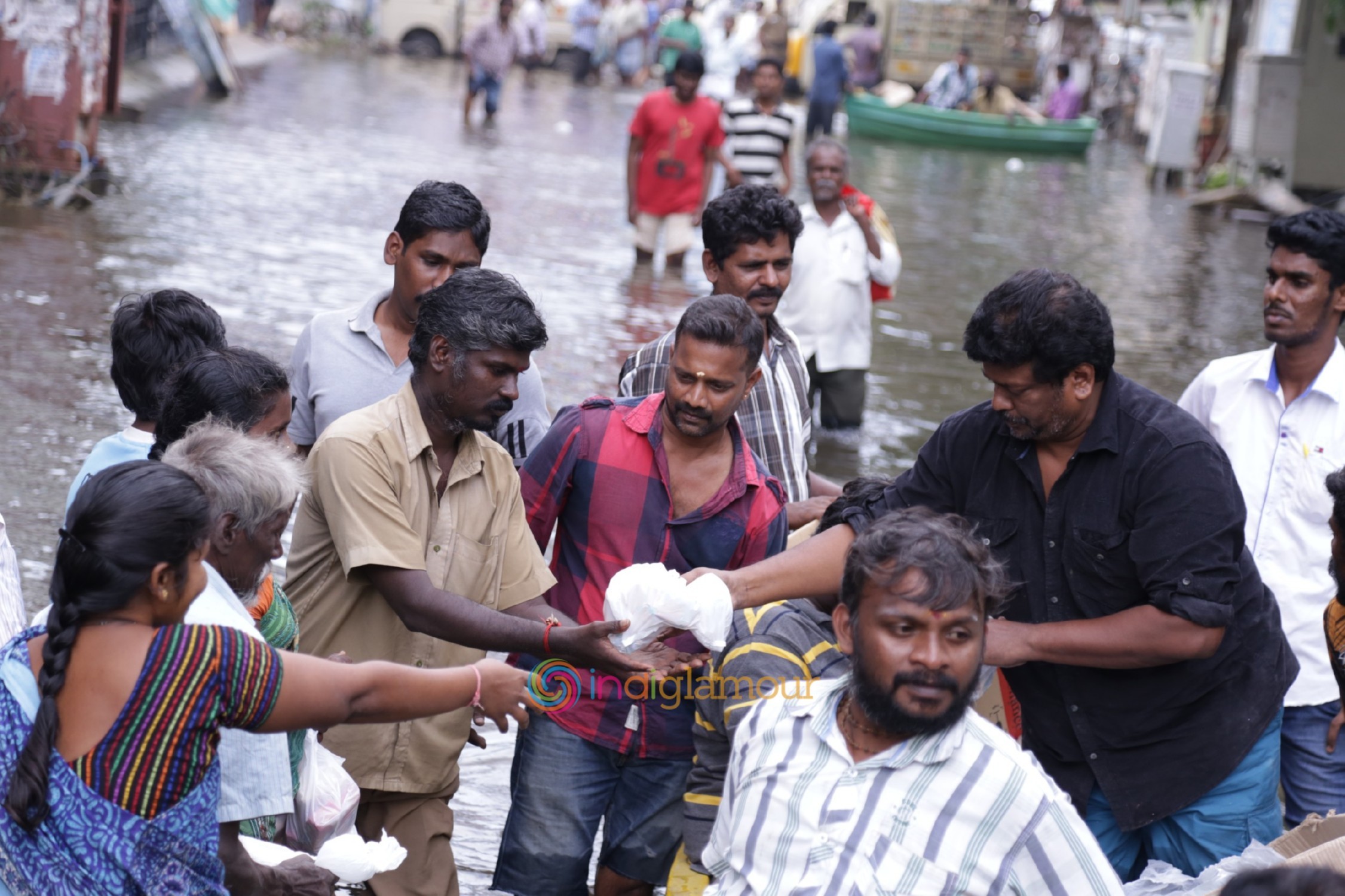 Actor R. Parthiepan Doing Flood Relief Activities Event hd photo