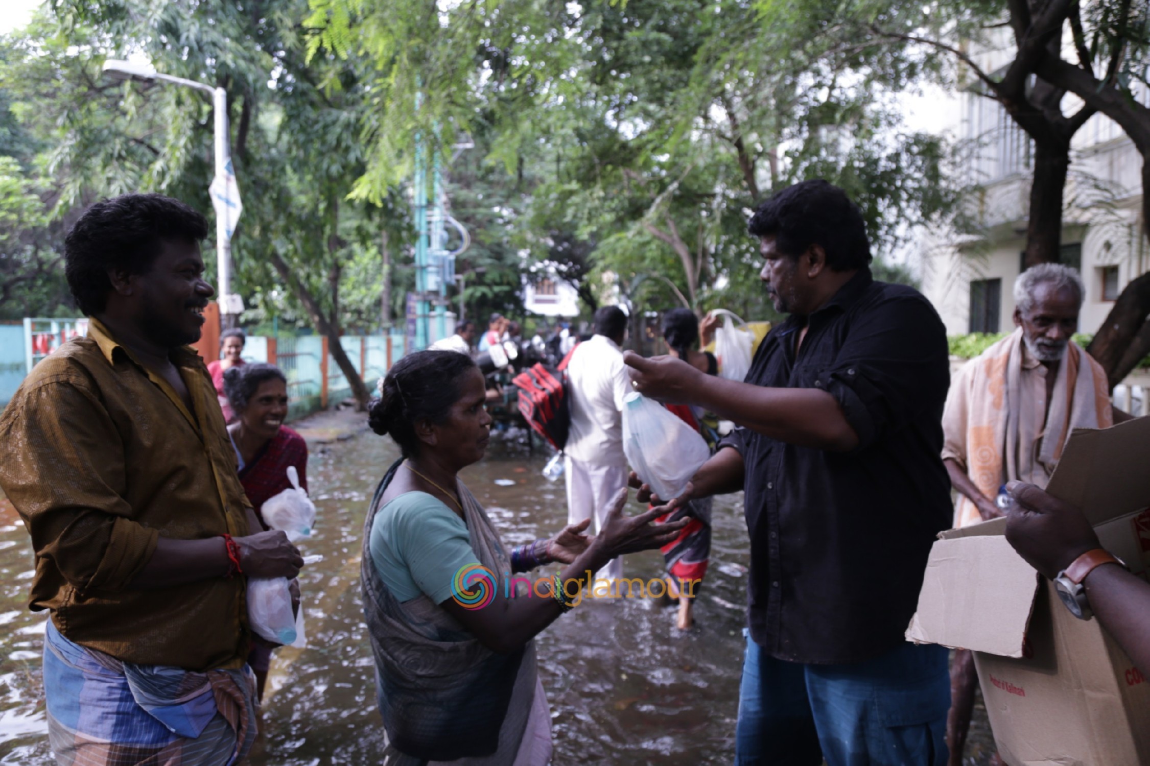Actor R. Parthiepan Doing Flood Relief Activities Event hd photo
