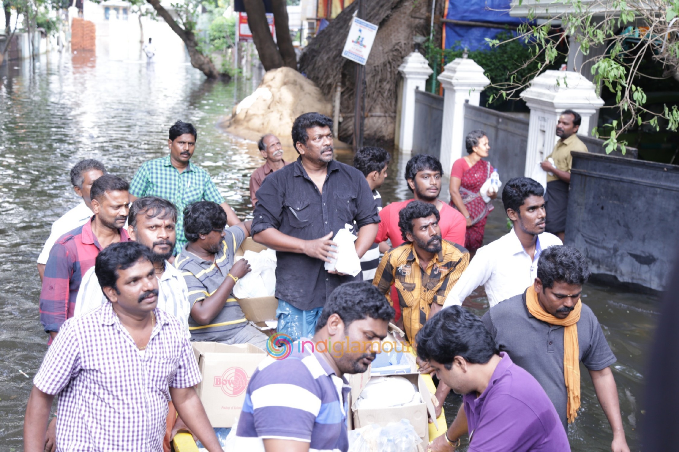 Actor R. Parthiepan Doing Flood Relief Activities Event hd photo