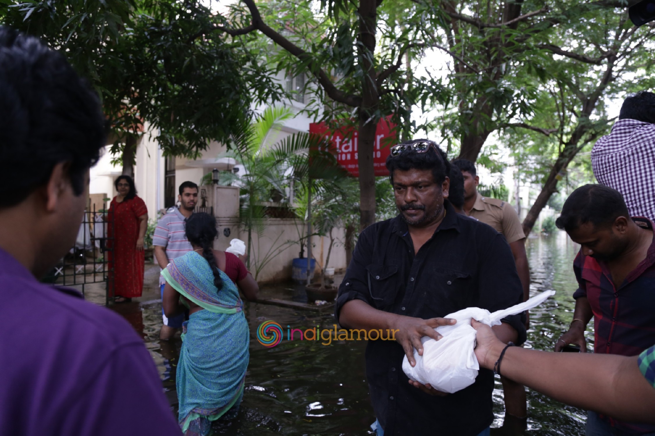 Actor R. Parthiepan Doing Flood Relief Activities Event hd photo