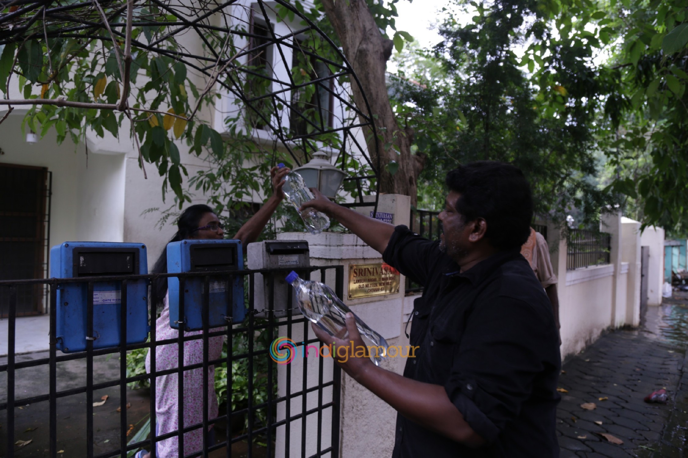 Actor R. Parthiepan Doing Flood Relief Activities Event hd photo