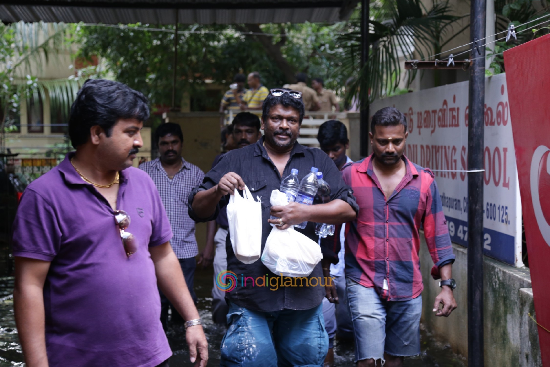 Actor R. Parthiepan Doing Flood Relief Activities Event hd photo