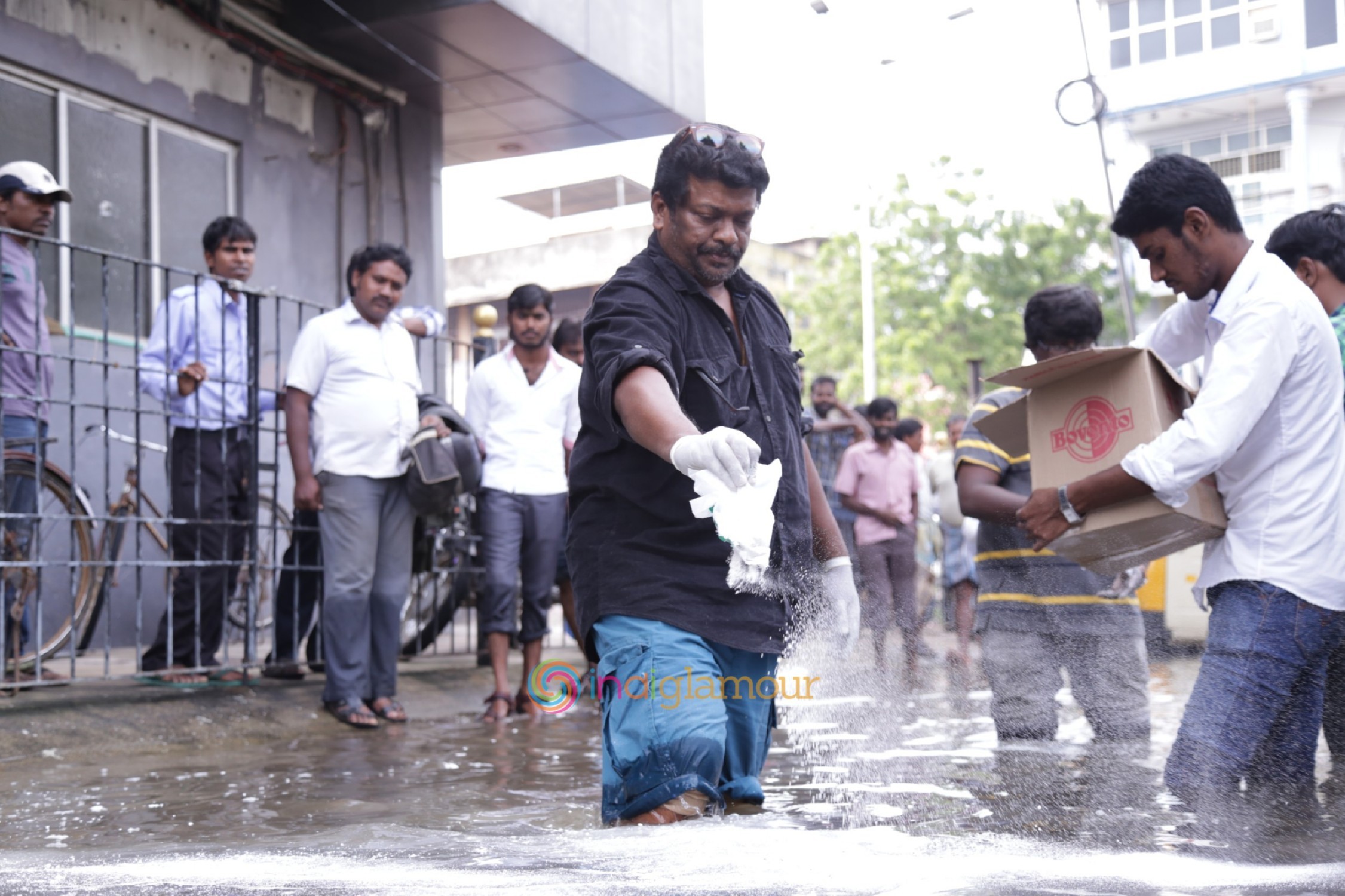 Actor R. Parthiepan Doing Flood Relief Activities Event hd photo