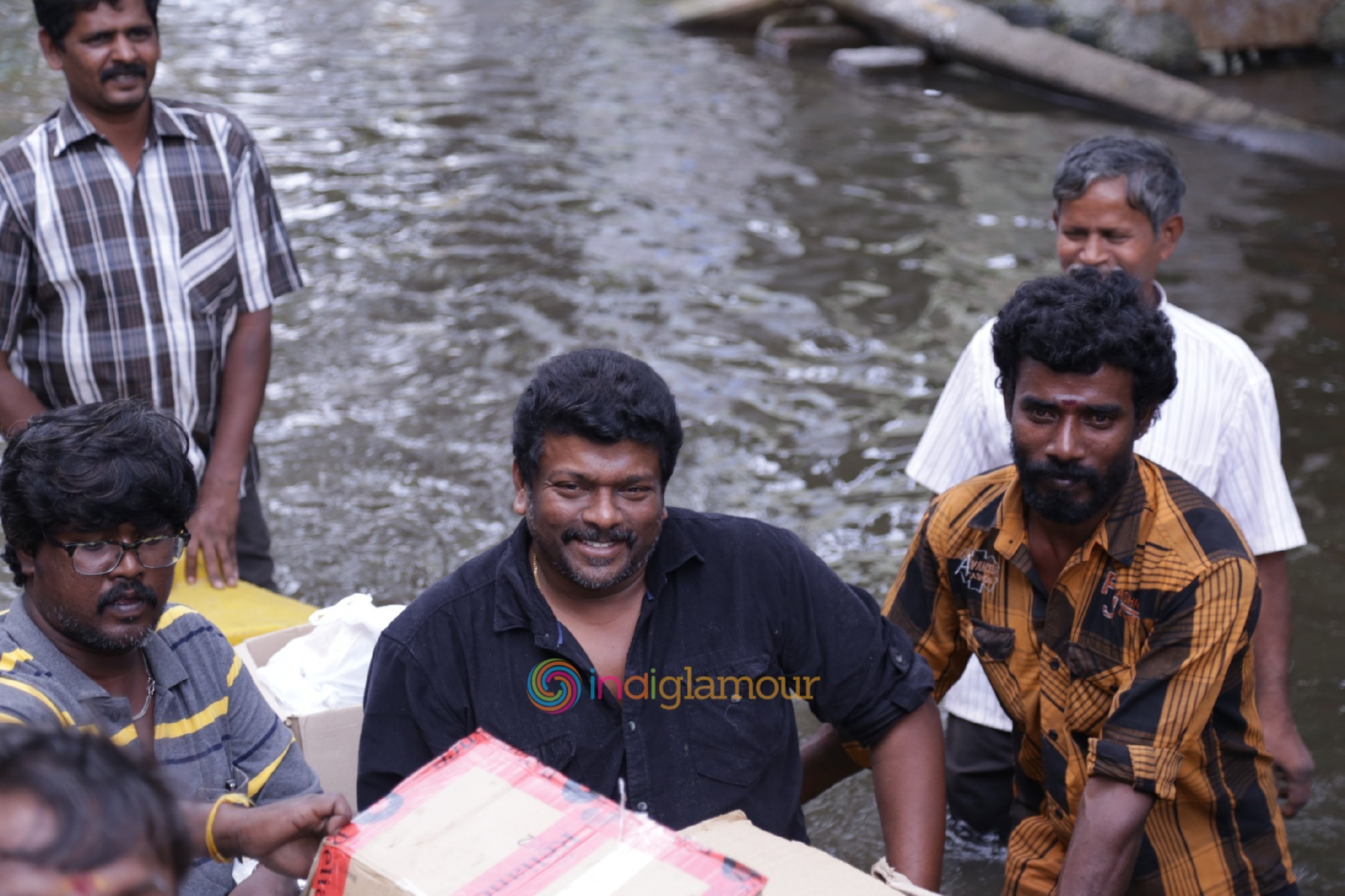 Actor R. Parthiepan Doing Flood Relief Activities Event hd photo