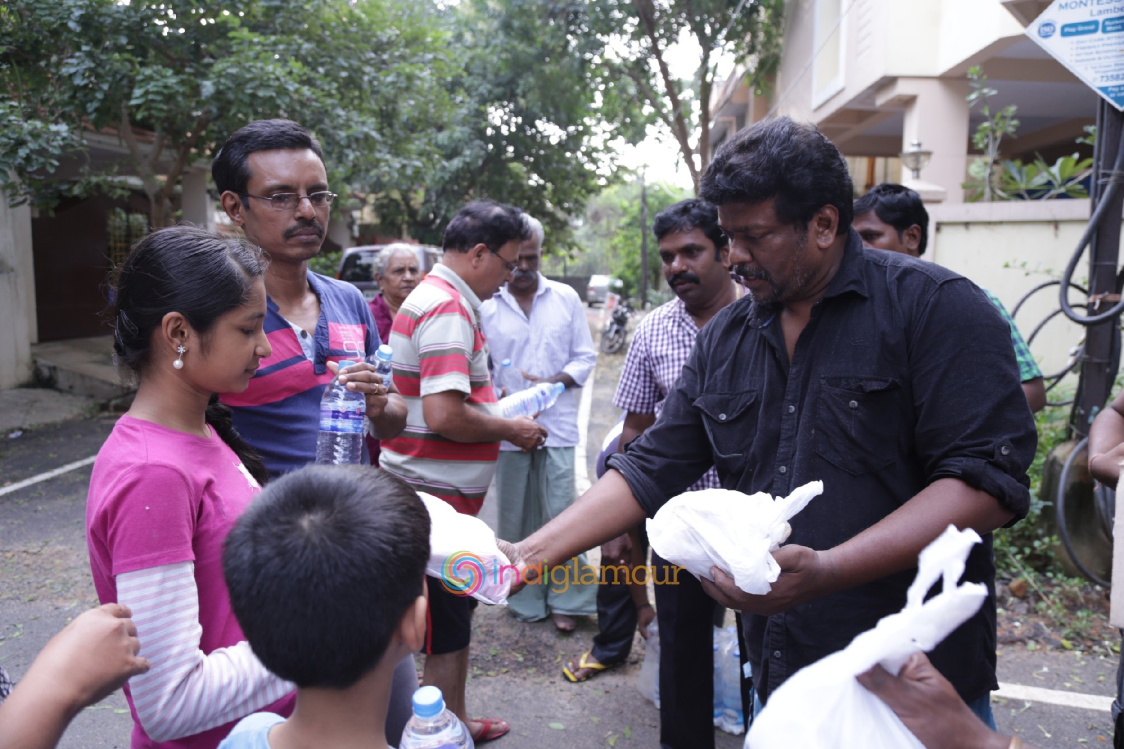 Actor R. Parthiepan Doing Flood Relief Activities Event hd photo