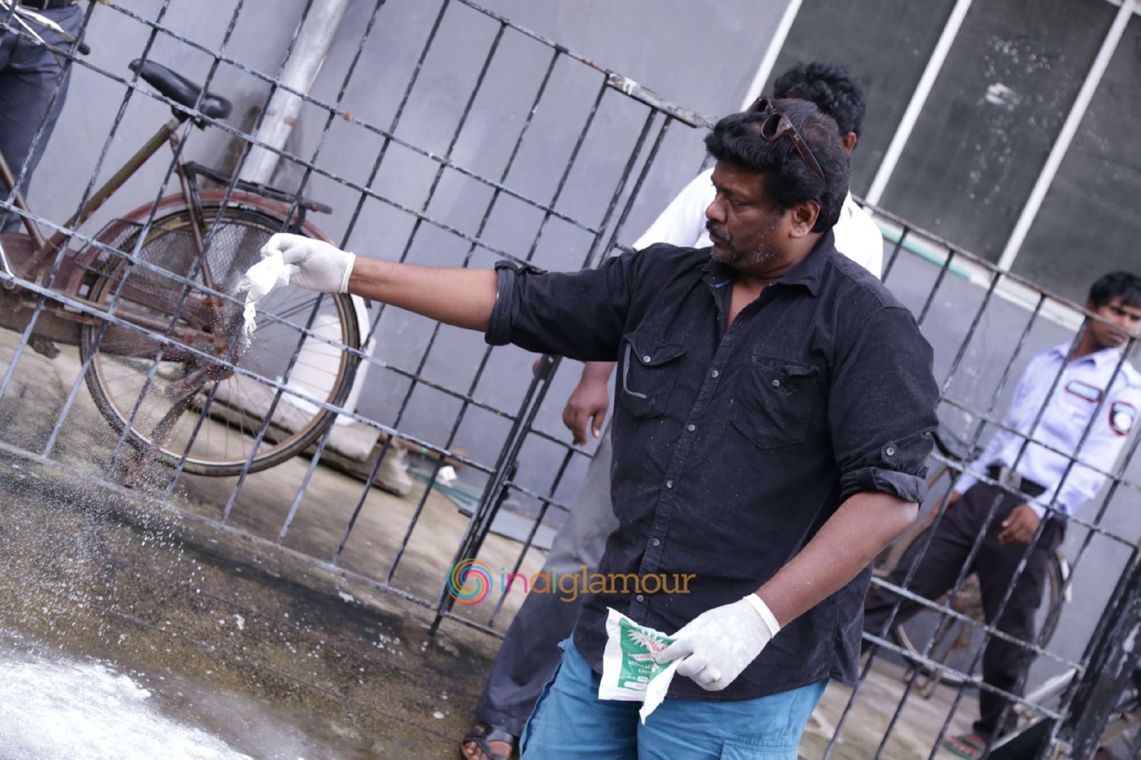 Actor R. Parthiepan Doing Flood Relief Activities Event hd photo