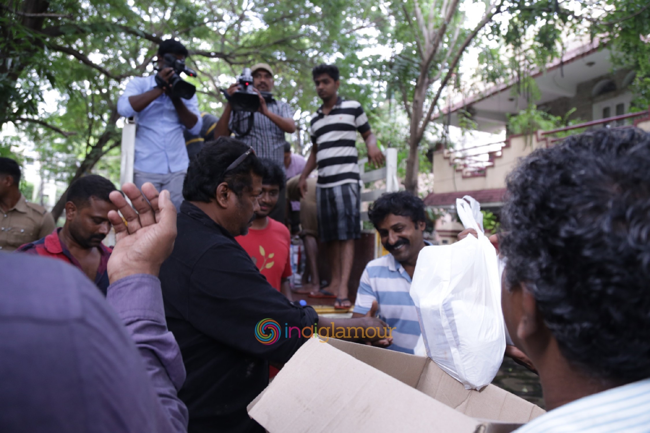 Actor R. Parthiepan Doing Flood Relief Activities Event hd photo