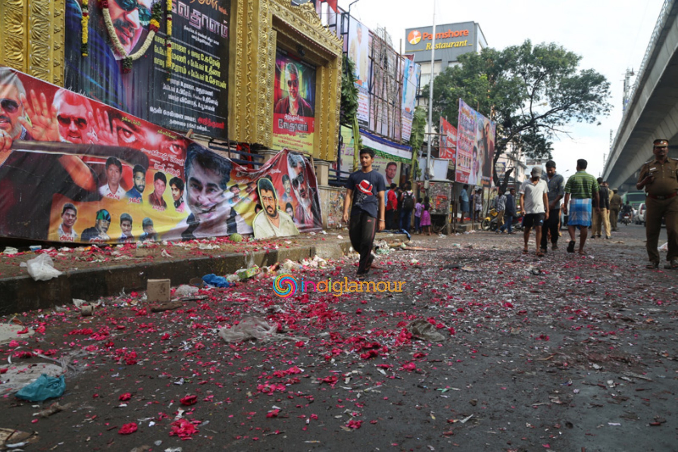 Ajith Fans Celebrate Vedalam Release at Kasi Theatre Event hd photo