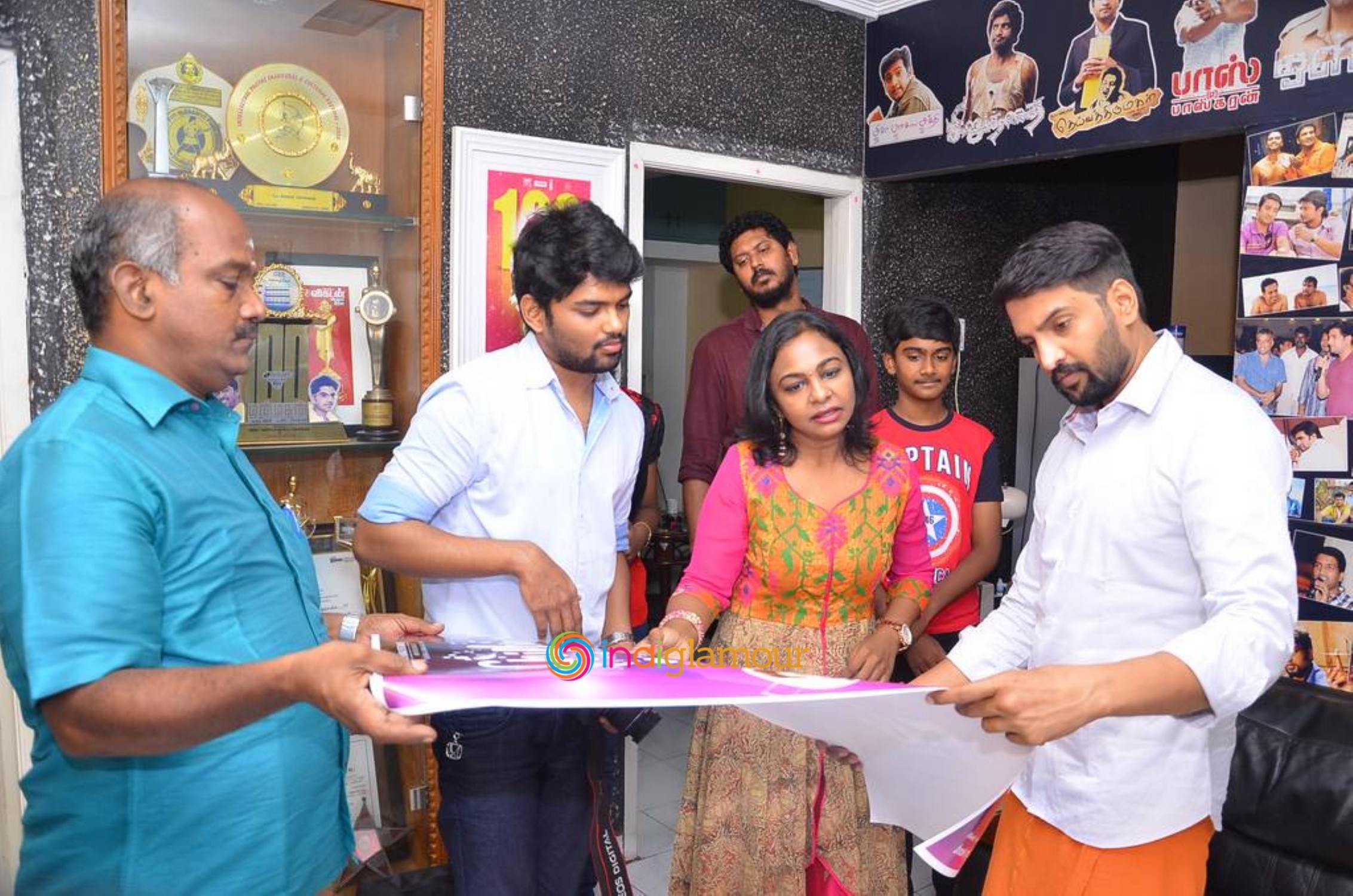 Chillunu Oru Concert Poster Launch Event hd photo
