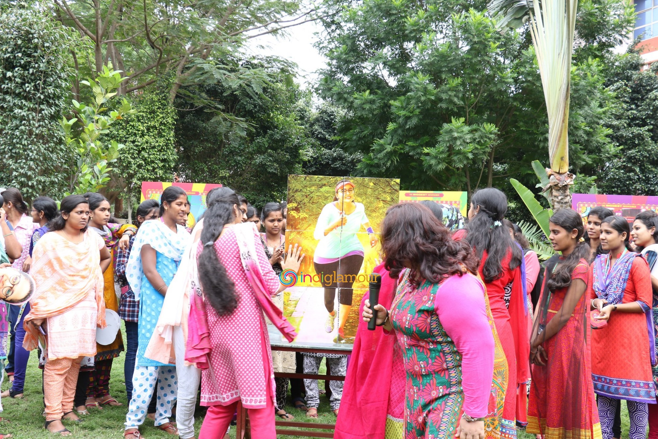 Inji Iduppazhagi Movie Promotion Event hd photo