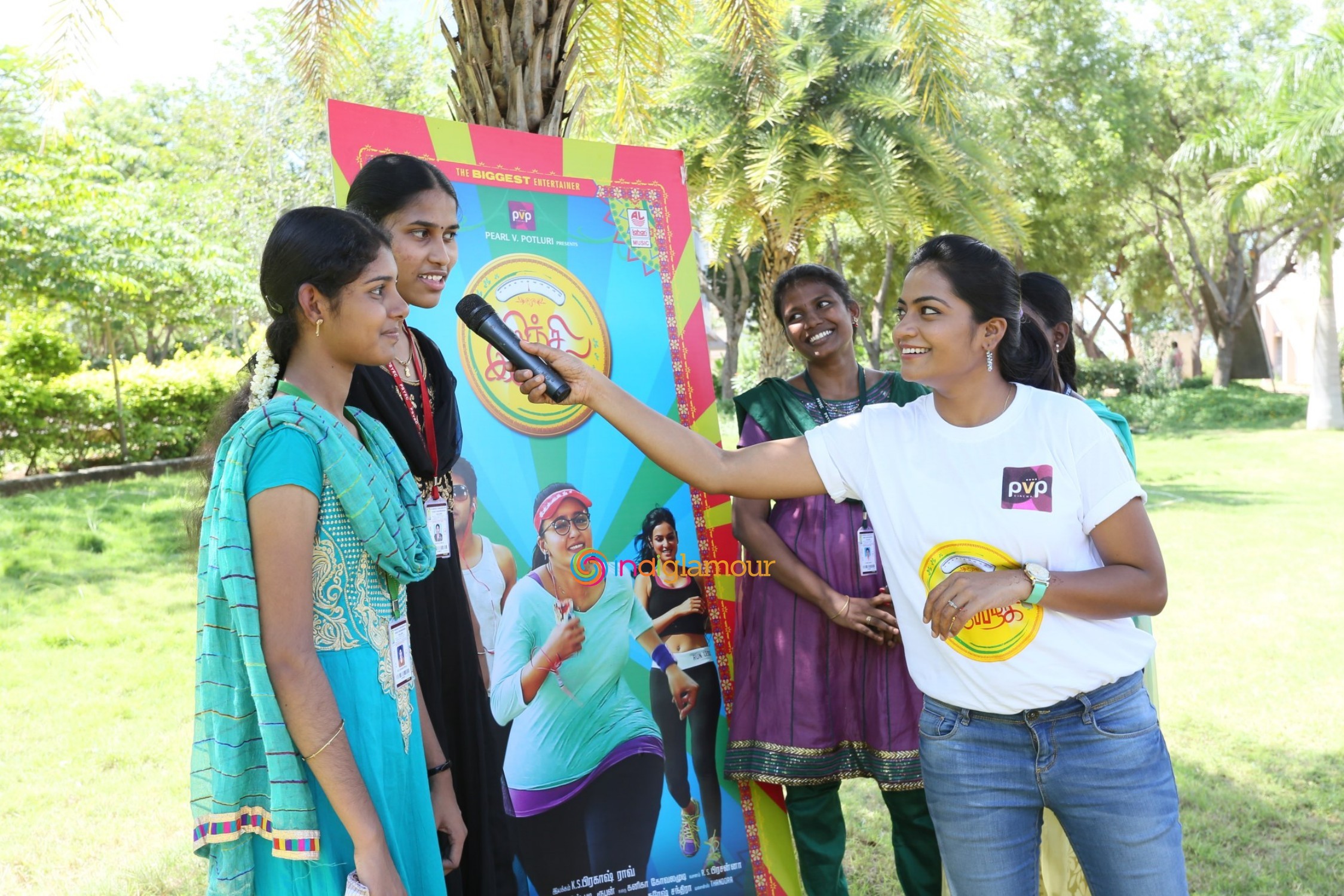 Inji Iduppazhagi Movie Promotion Event hd photo