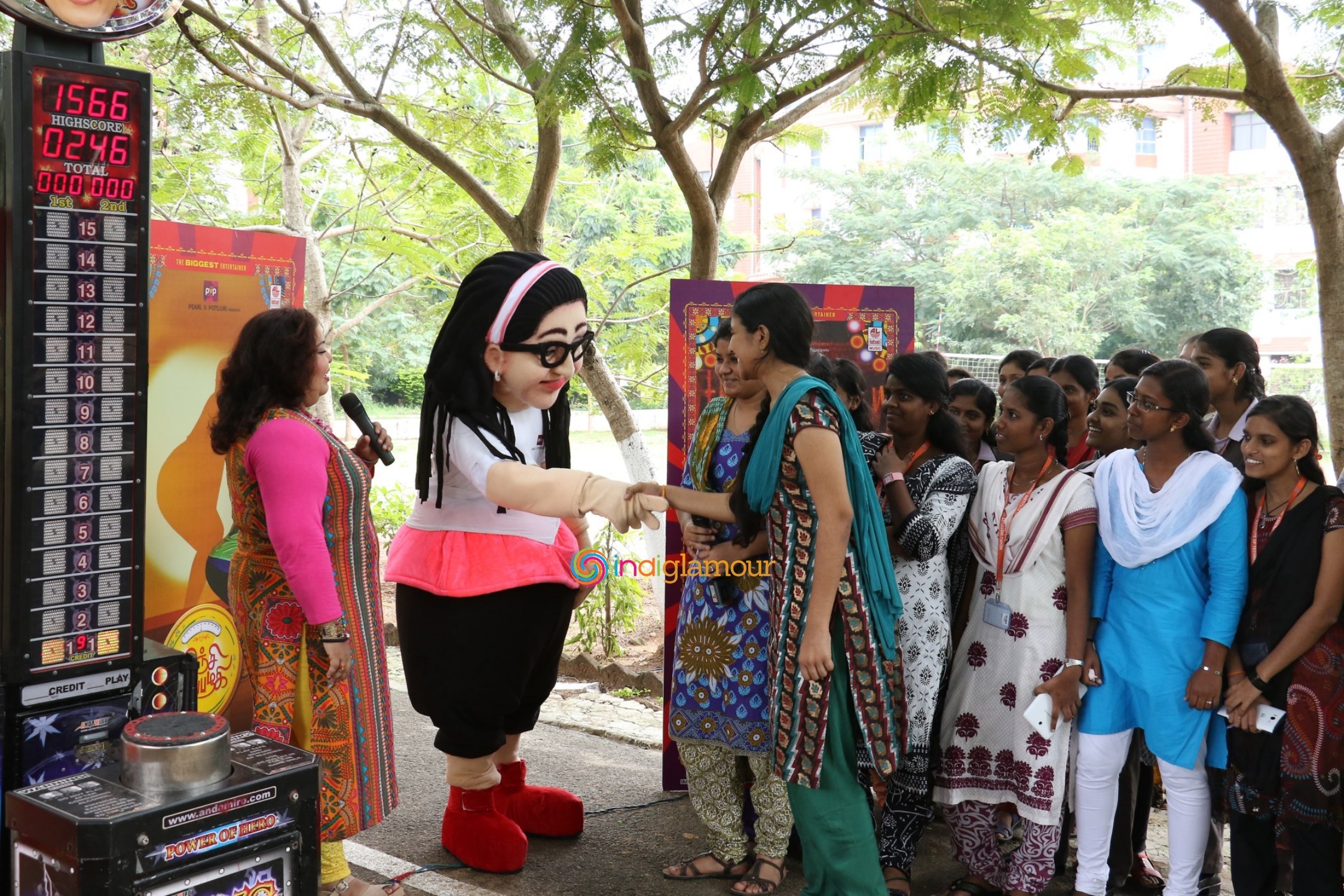 Inji Iduppazhagi Movie Promotion Event hd photo