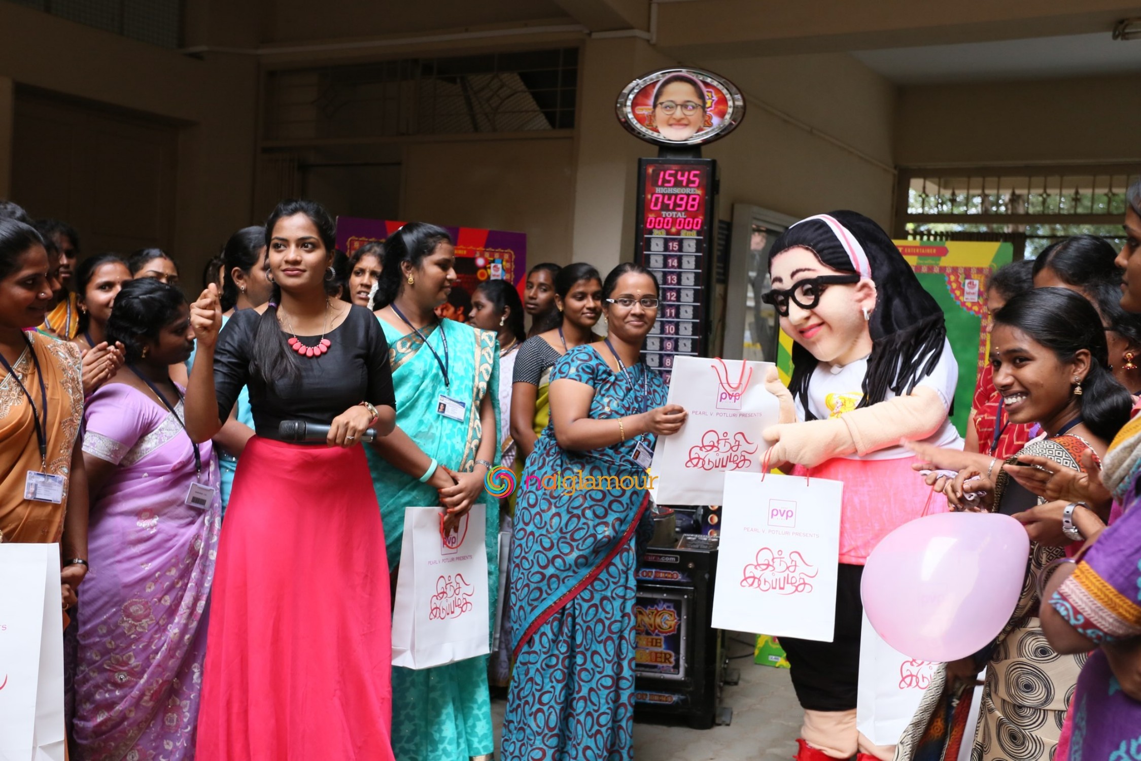 Inji Iduppazhagi Movie Promotion Event hd photo
