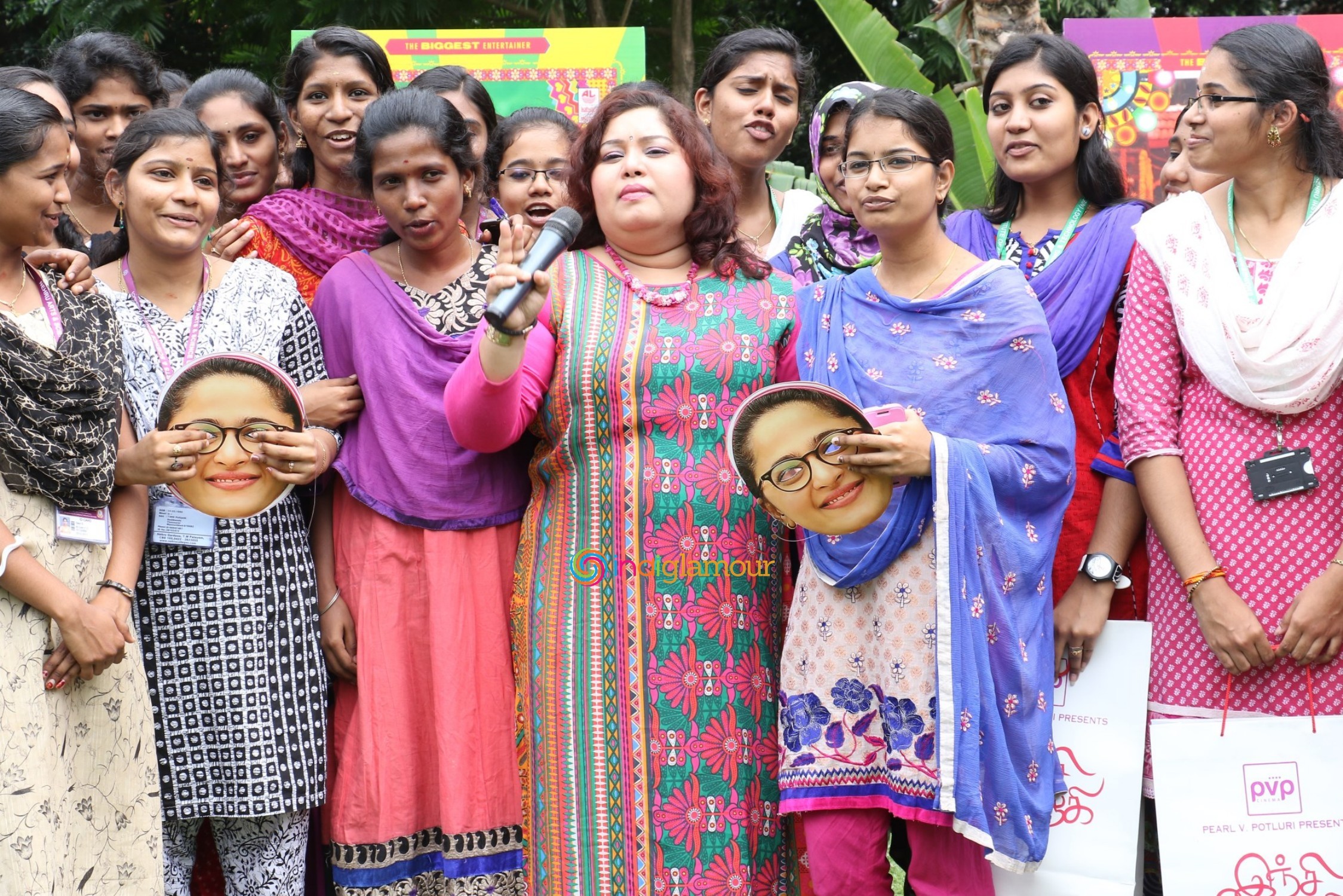 Inji Iduppazhagi Movie Promotion Event hd photo