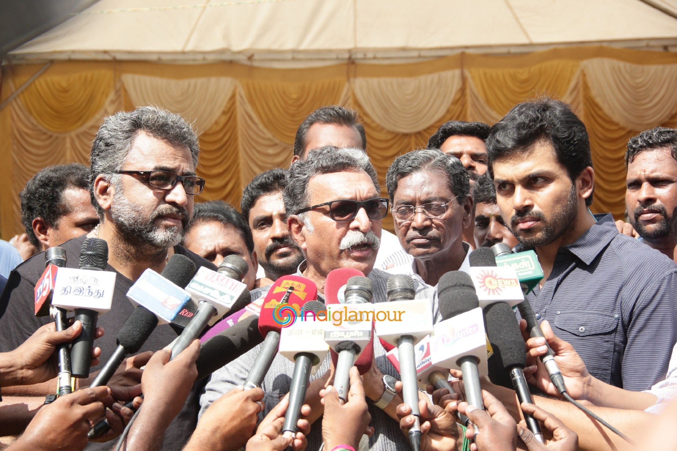 Nadigar Sangam's Diwali Gift Sweet Box,Shirt,Saree,Veshti Distribution Event (1) Event hd photo