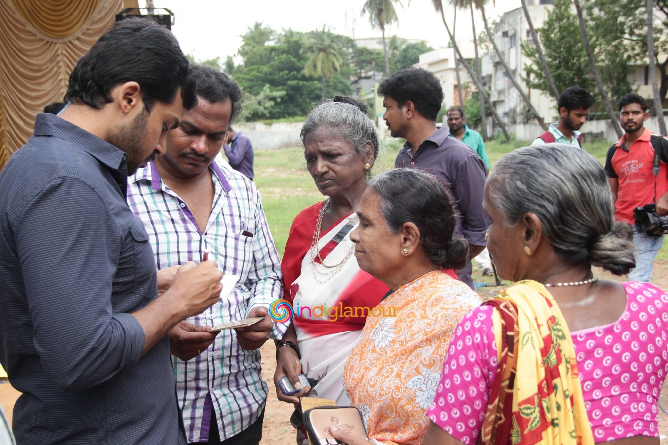 Nadigar Sangam's Diwali Gift Sweet Box,Shirt,Saree,Veshti Distribution Event (1) Event hd photo