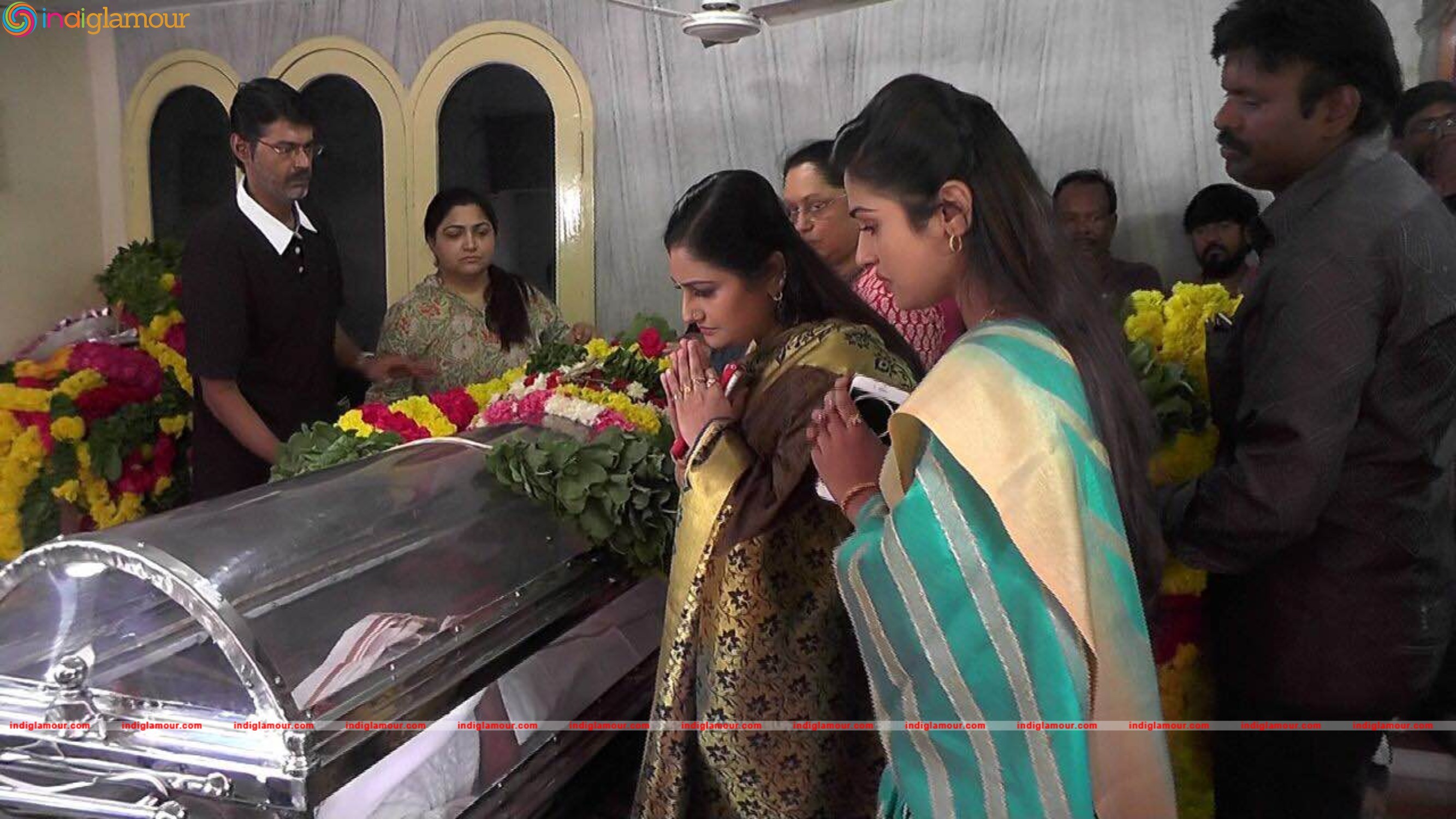 Celebrities Pays Last Respects To Vietnam Veedu Sundaram Event hd photo