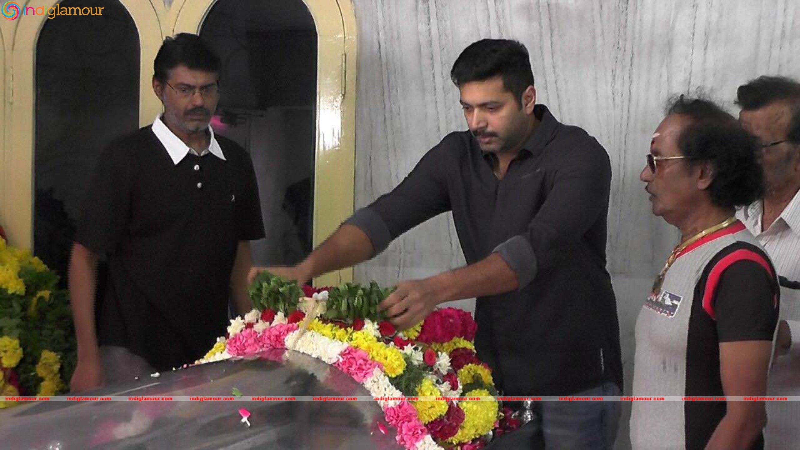 Celebrities Pays Last Respects To Vietnam Veedu Sundaram Event hd photo