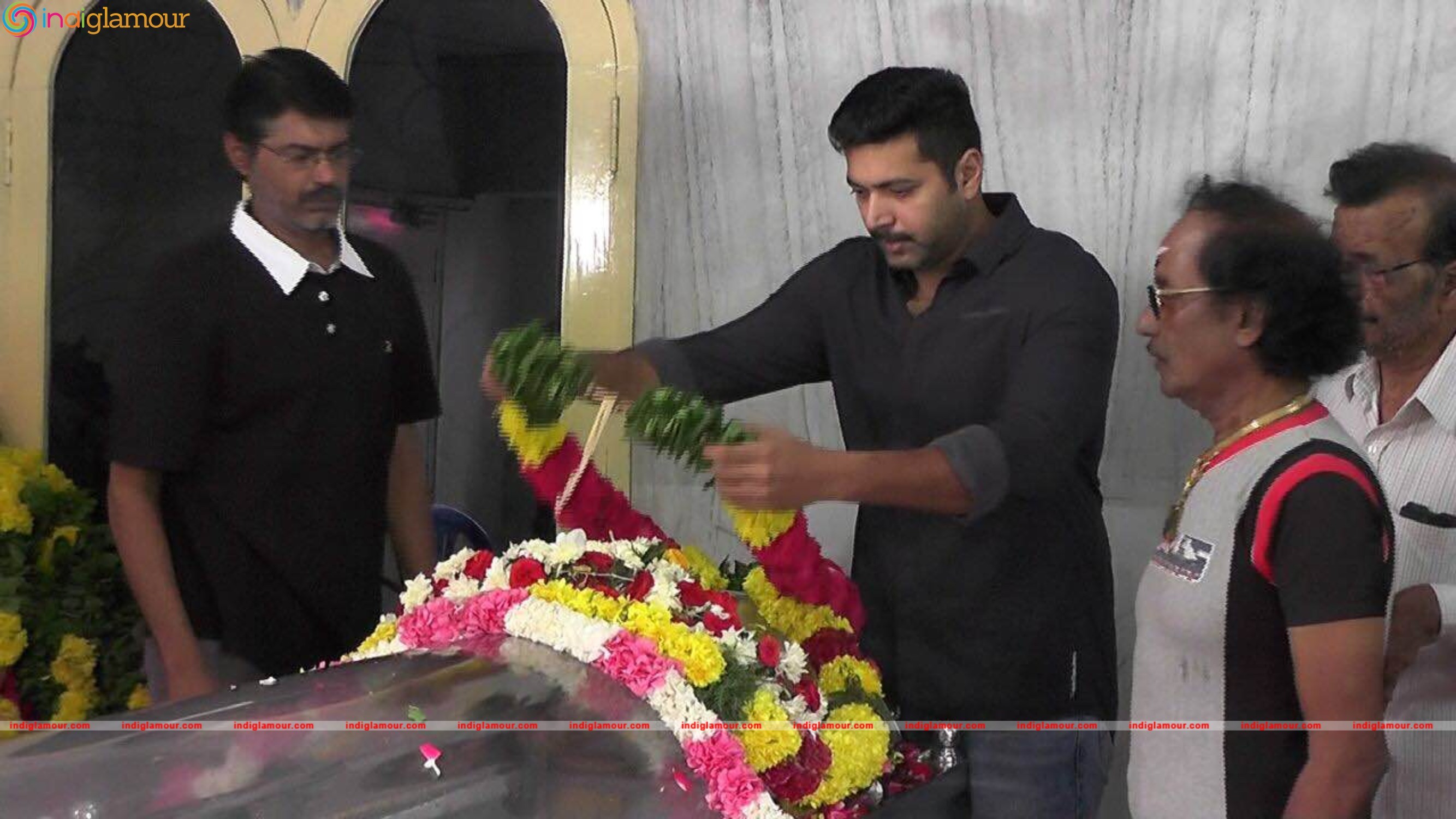 Celebrities Pays Last Respects To Vietnam Veedu Sundaram Event hd photo
