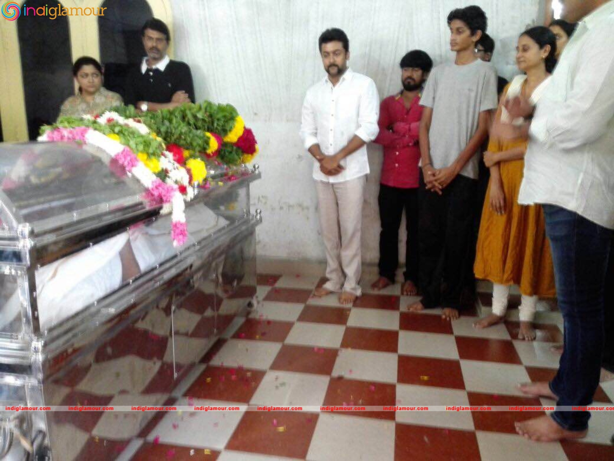Celebrities Pays Last Respects To Vietnam Veedu Sundaram Event hd photo