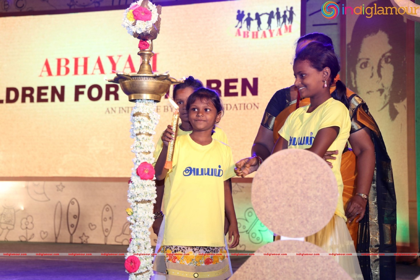 Latha RajiniKanth s Daya Foundations Project Abhayam Event hd photo