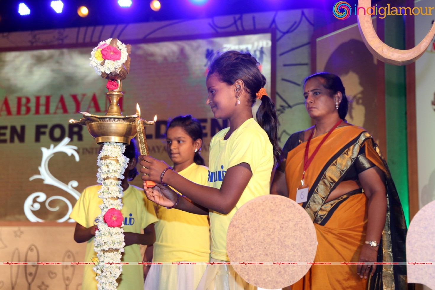Latha RajiniKanth s Daya Foundations Project Abhayam Event hd photo