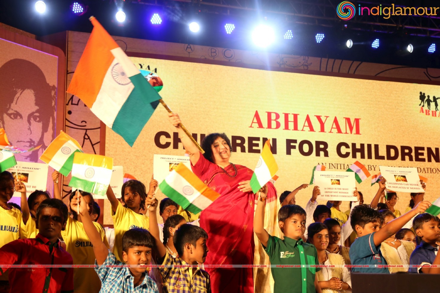 Latha RajiniKanth s Daya Foundations Project Abhayam Event hd photo