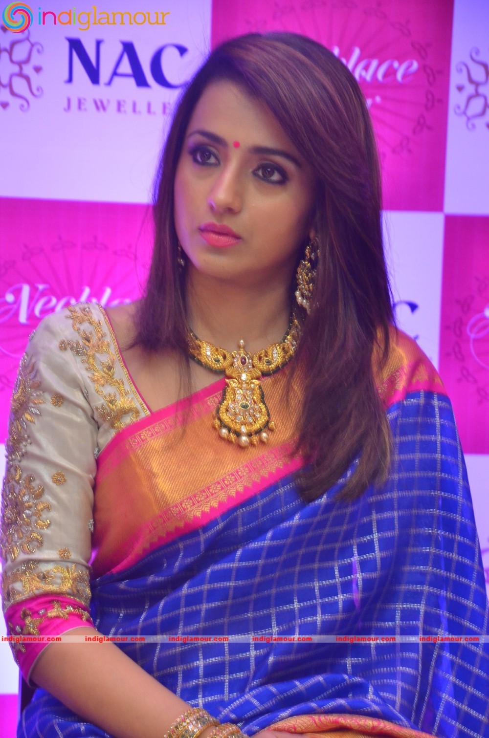 Trisha Inaugurates NAC Jewellers Necklace Mela Event hd photo
