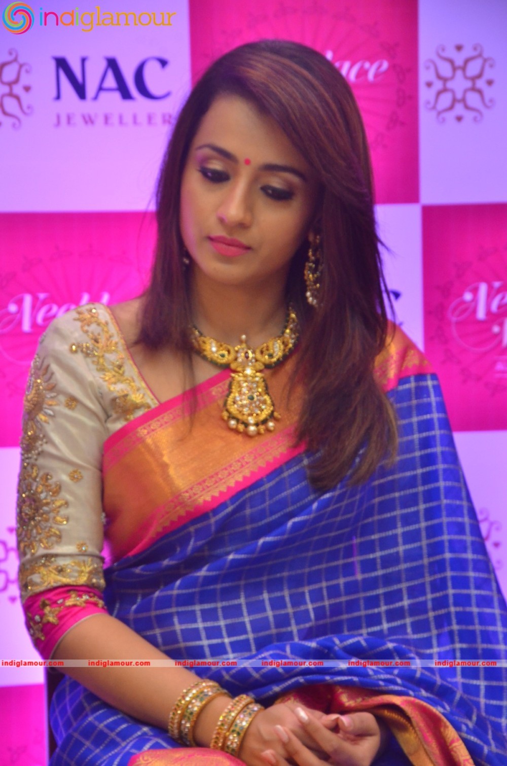 Trisha Inaugurates NAC Jewellers Necklace Mela Event hd photo