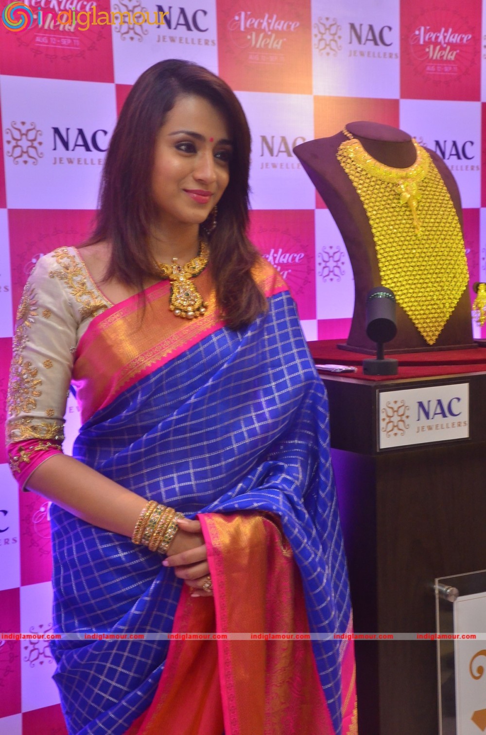 Trisha Inaugurates NAC Jewellers Necklace Mela Event hd photo
