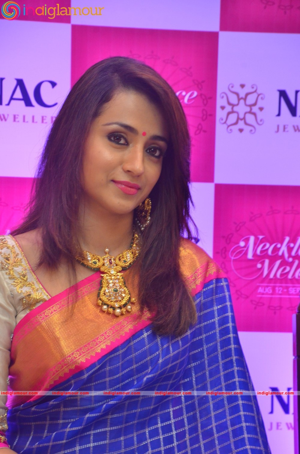 Trisha Inaugurates NAC Jewellers Necklace Mela Event hd photo