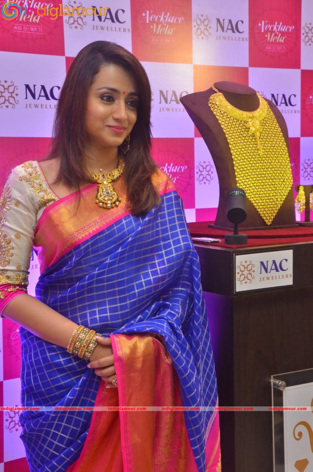 Trisha Inaugurates NAC Jewellers Necklace Mela Event hd photo