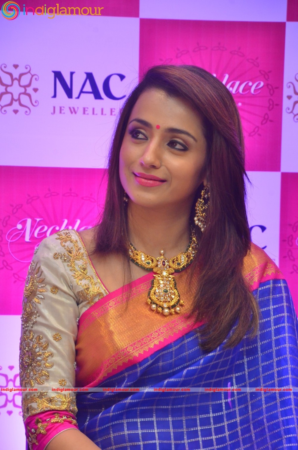 Trisha Inaugurates NAC Jewellers Necklace Mela Event hd photo