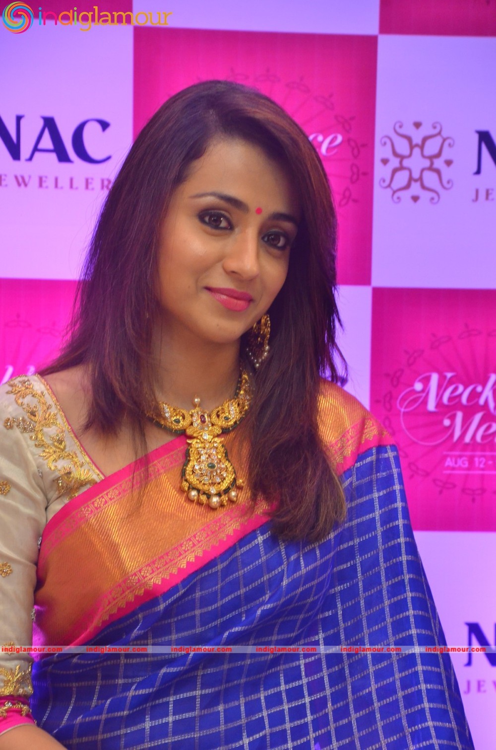 Trisha Inaugurates NAC Jewellers Necklace Mela Event hd photo