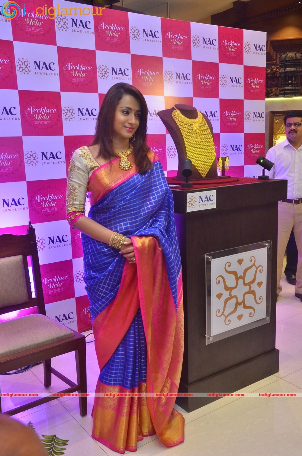 Trisha Inaugurates NAC Jewellers Necklace Mela Event hd photo