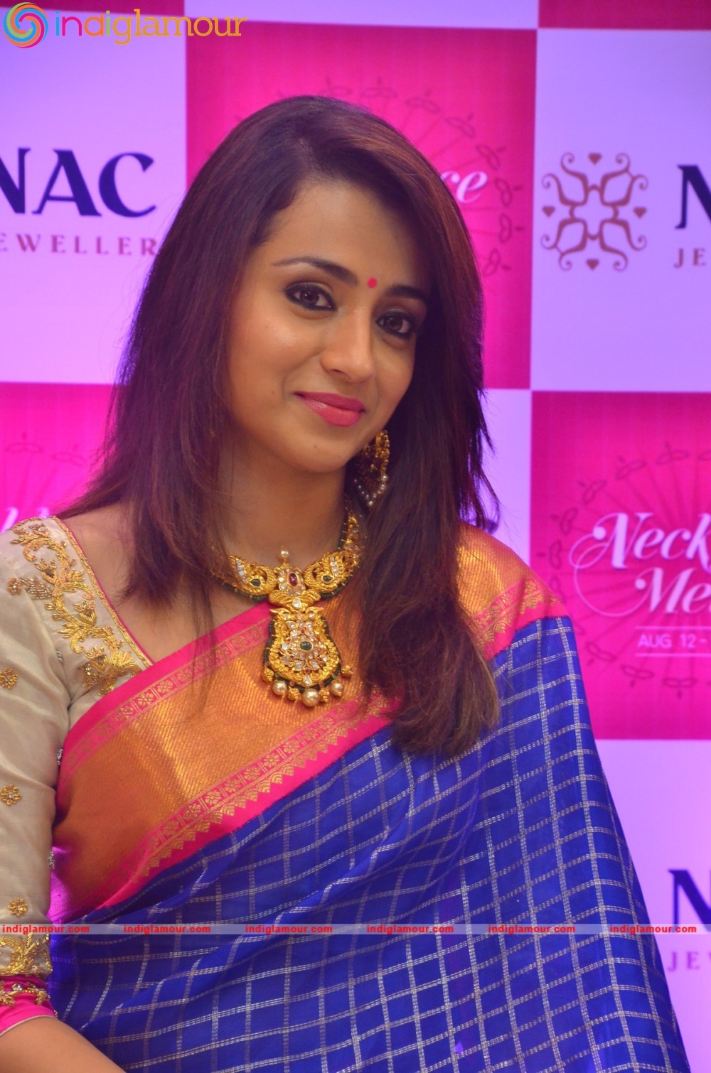 Trisha Inaugurates NAC Jewellers Necklace Mela Event hd photo